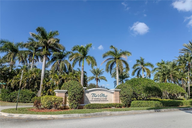 view of community / neighborhood sign