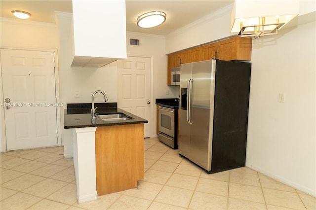 kitchen featuring crown molding, stainless steel appliances, kitchen peninsula, and sink