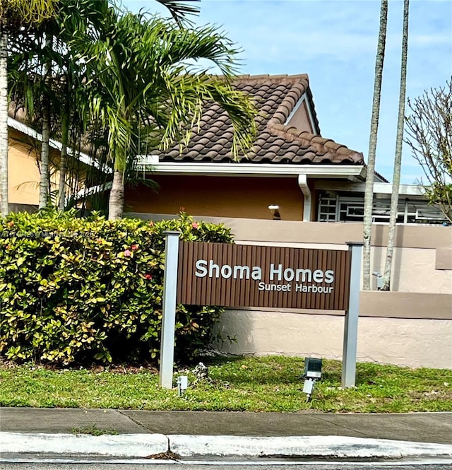 view of community / neighborhood sign