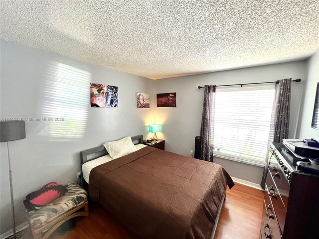 spare room featuring light tile patterned flooring