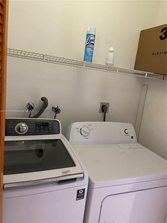 laundry room featuring washer and clothes dryer