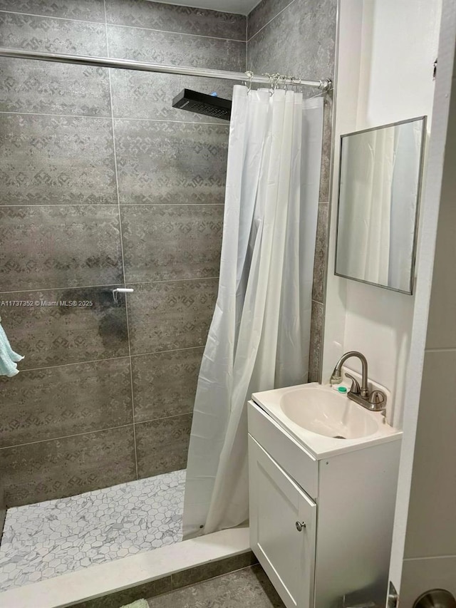 bathroom with vanity and a shower with curtain