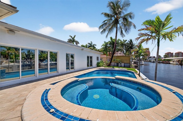 2816 NE 24th Pl, Fort Lauderdale, FL 33305 - view of pool featuring a water view and a pool with connected hot tub