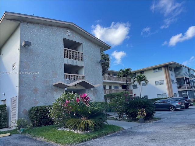 17090 NE 14th Ave Unit 314, Miami, FL 33162 - view of property featuring uncovered parking