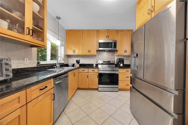 kitchen featuring sink, decorative light fixtures, stainless steel appliances, and backsplash