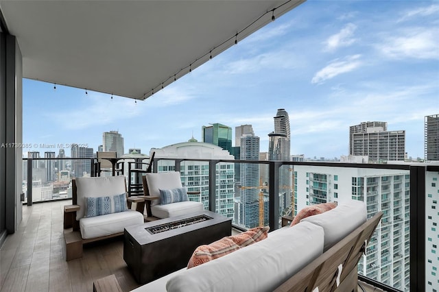 68 SE 6th St Unit 3911, Miami, FL 33131 - balcony featuring an outdoor living space with a fire pit