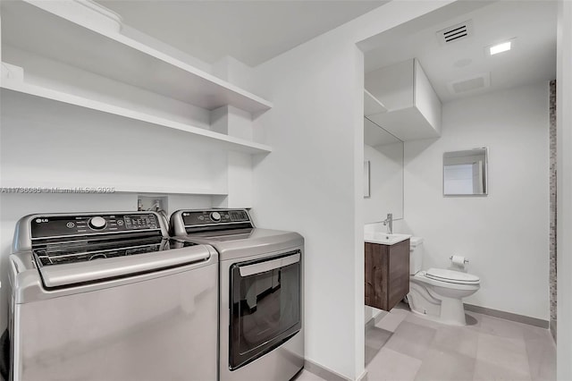 68 SE 6th St Unit 3911, Miami, FL 33131 - laundry room with independent washer and dryer
