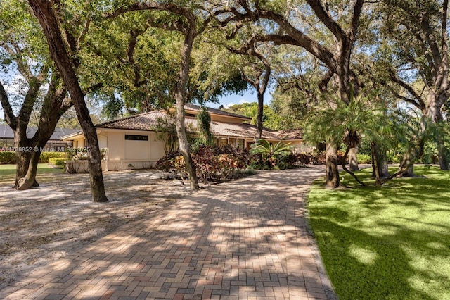 view of front of house with a front lawn