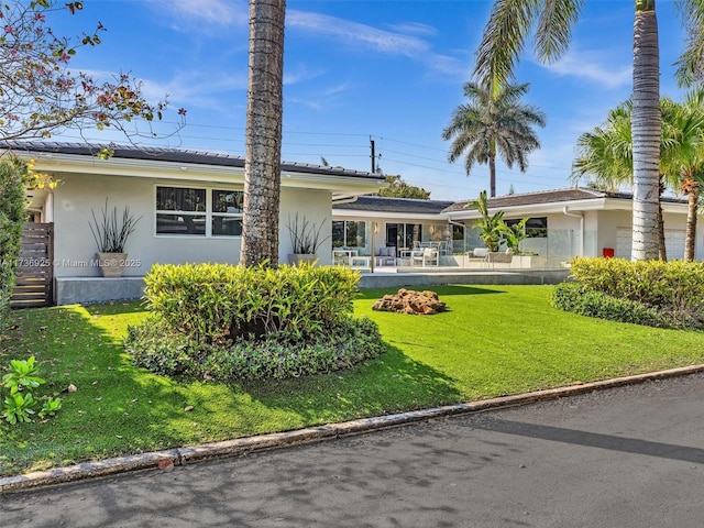 single story home featuring a front yard