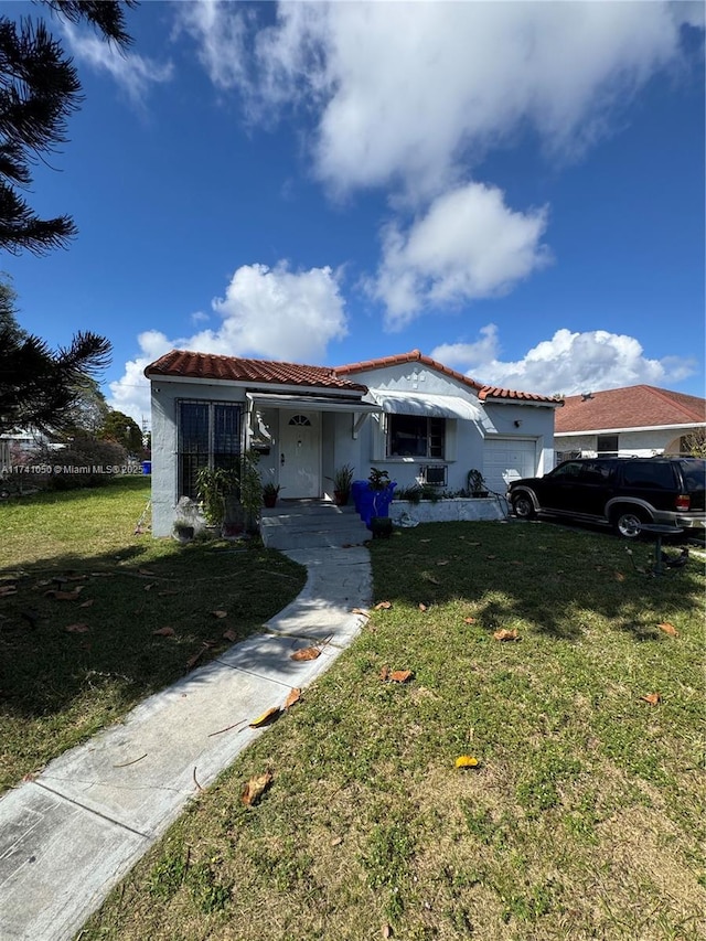 view of front facade featuring a front yard