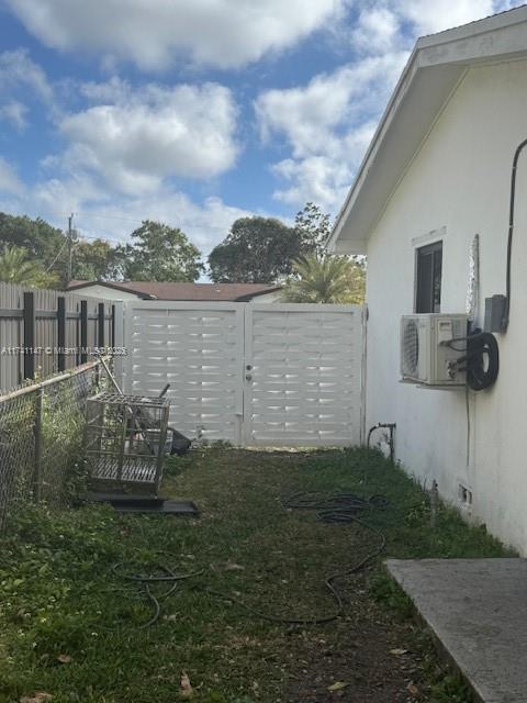 view of yard featuring cooling unit