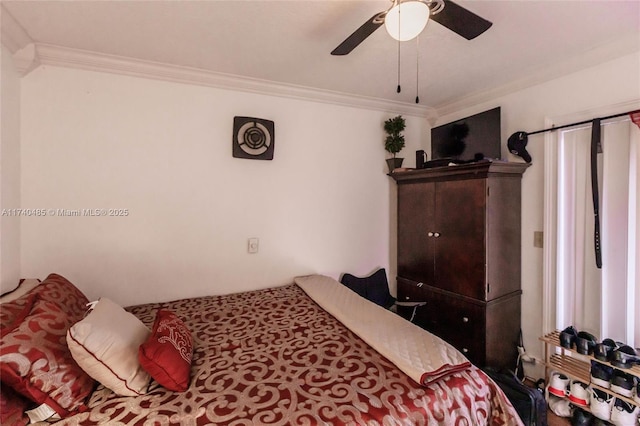 bedroom featuring crown molding and ceiling fan