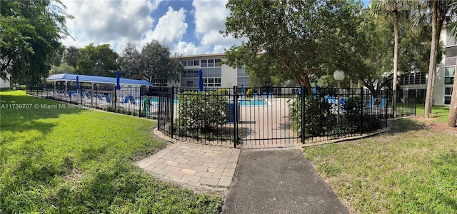 view of swimming pool featuring a lawn