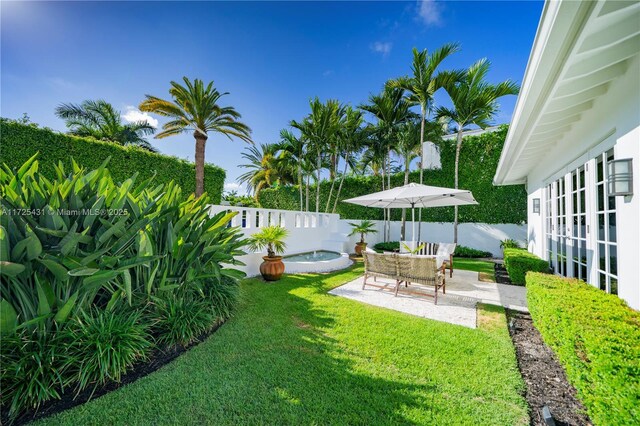 view of yard featuring a patio