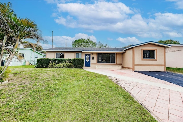 single story home with a front yard