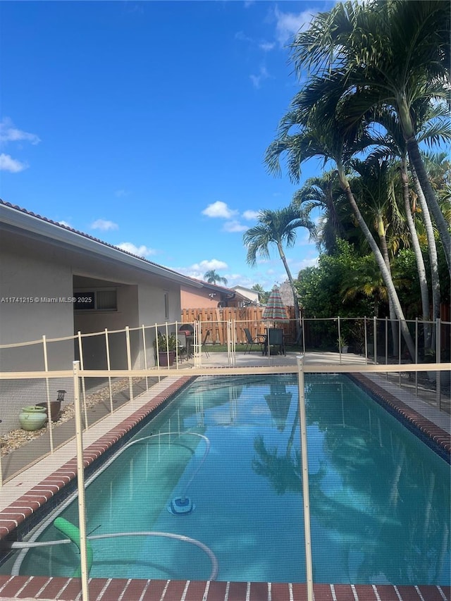 view of swimming pool