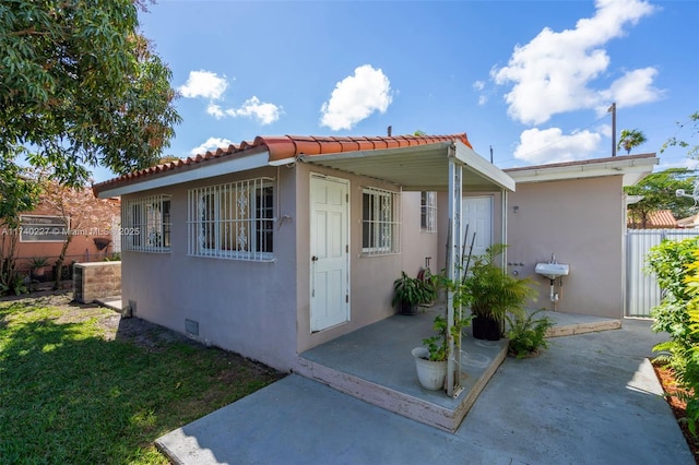 view of front of house featuring a patio area