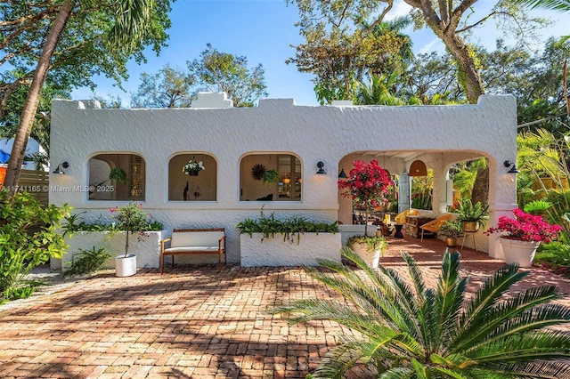 view of front of property featuring a patio