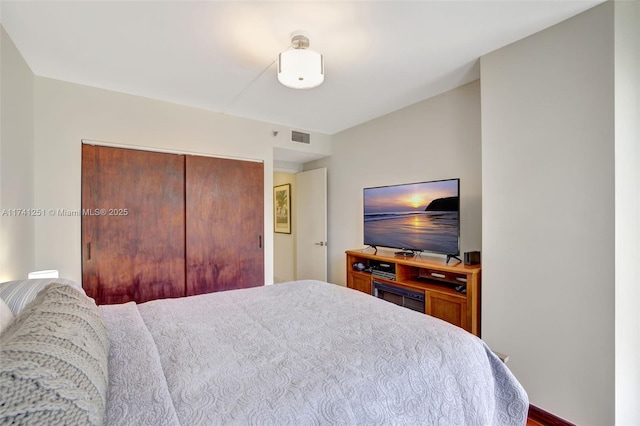 bedroom with a closet