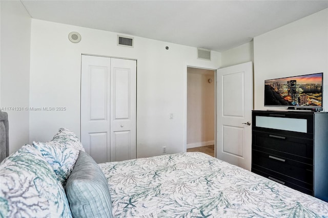 2681 N Flamingo Rd Unit 605S, Sunrise, FL 33323 - bedroom featuring a closet and baseboards