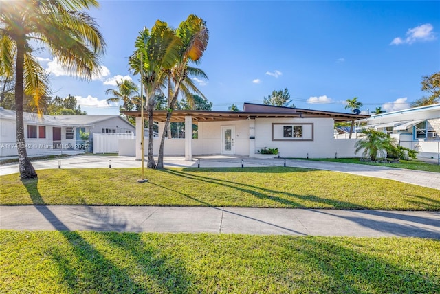 single story home with a front yard