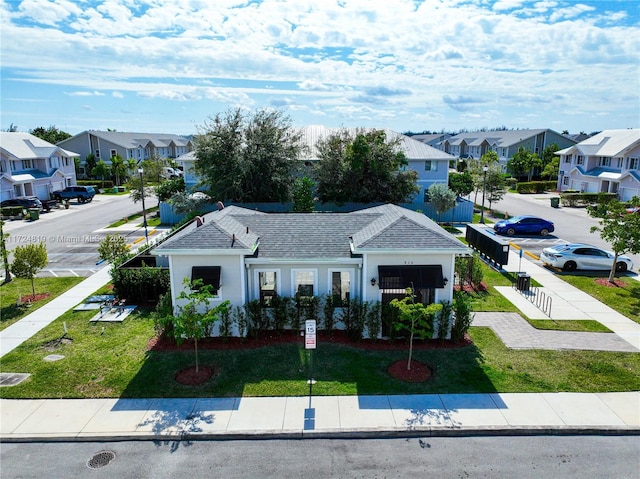 view of front facade featuring a front yard