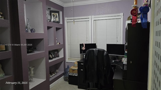 office area featuring crown molding and built in shelves