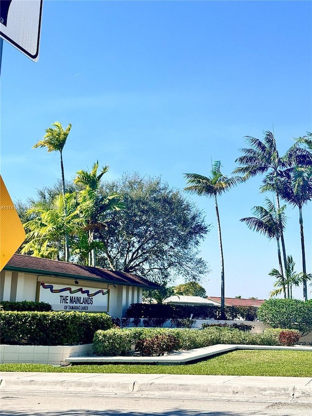 view of community / neighborhood sign