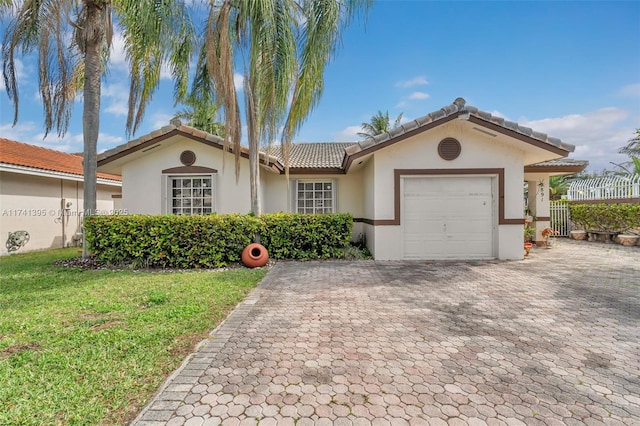 view of front of house featuring a garage and a front yard