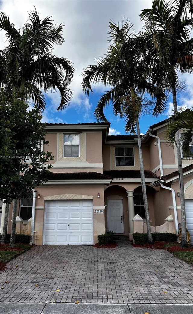 view of front of house featuring a garage