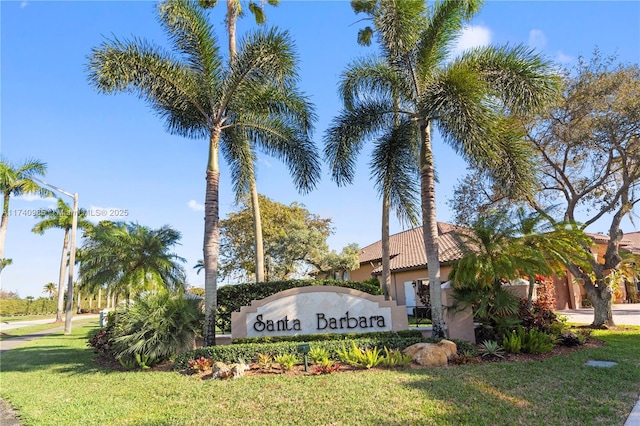 community / neighborhood sign featuring a lawn