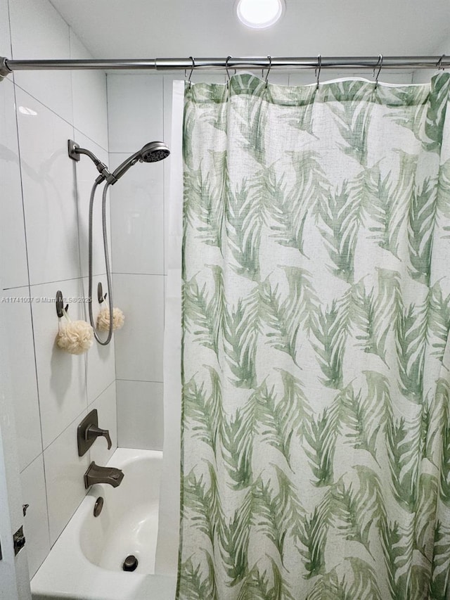 bathroom featuring shower / tub combo