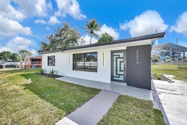 view of front of property with a front lawn