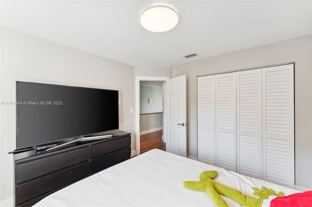 bedroom with a closet