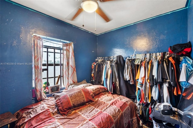 bedroom featuring ceiling fan