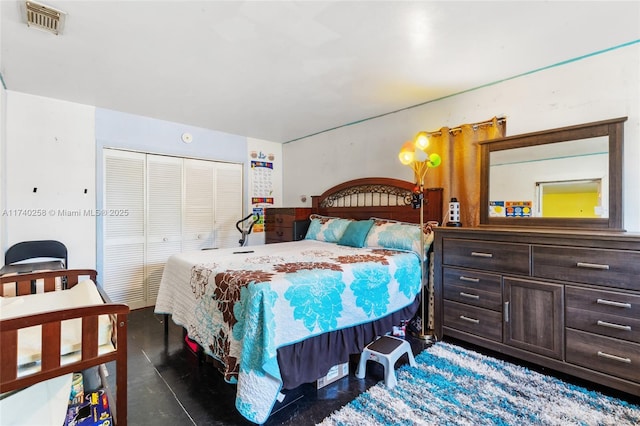 bedroom featuring a closet