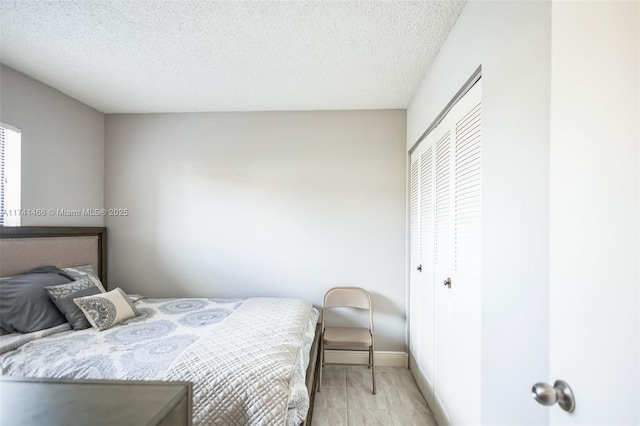 bedroom featuring a closet and a textured ceiling