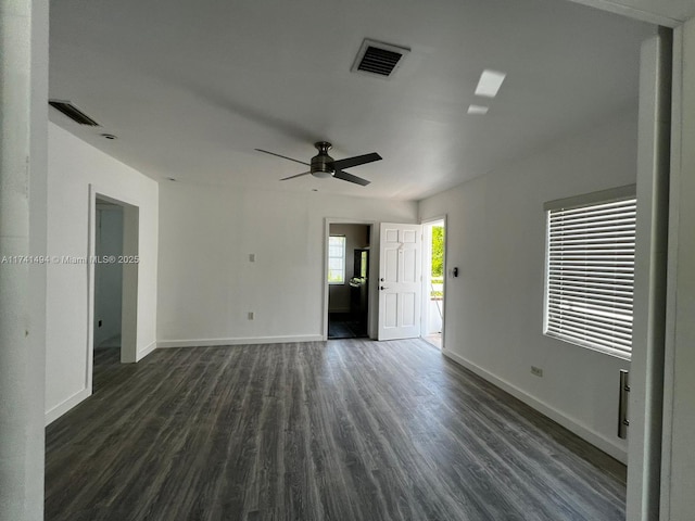 unfurnished room with dark wood-type flooring and ceiling fan