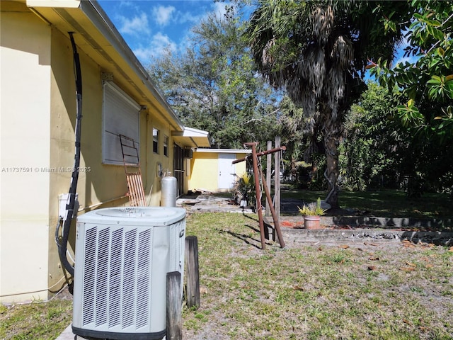 view of yard with central AC unit