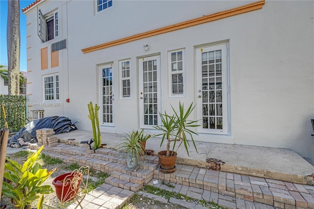 property entrance featuring a patio area