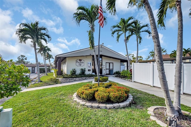 view of front facade with a front yard