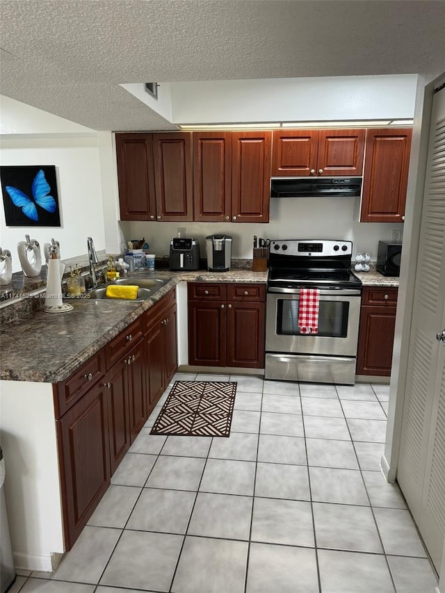 kitchen featuring sink, stainless steel range with electric stovetop, a textured ceiling, light tile patterned floors, and kitchen peninsula