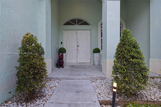 entrance to property with stucco siding