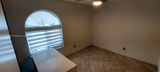 spare room with ceiling fan