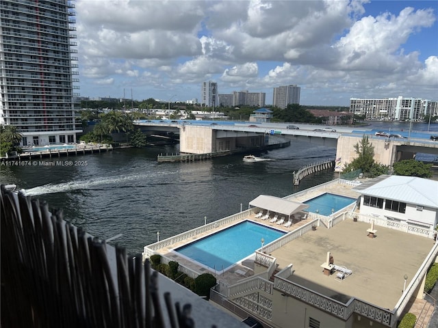 view of swimming pool featuring a water view