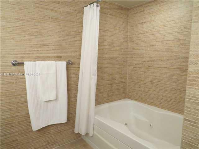 bathroom with shower / tub combo