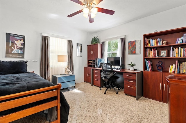 bedroom with ceiling fan