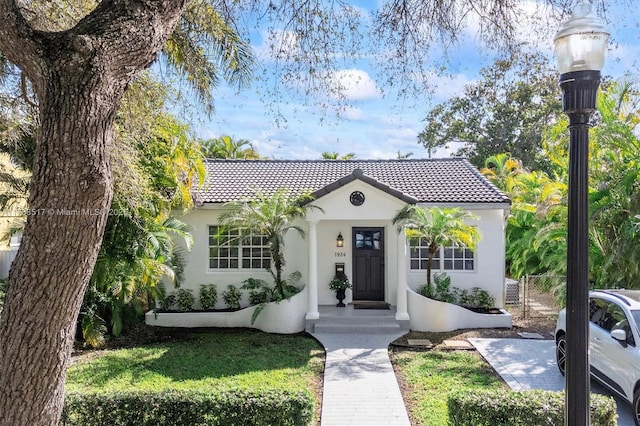 view of mediterranean / spanish-style home