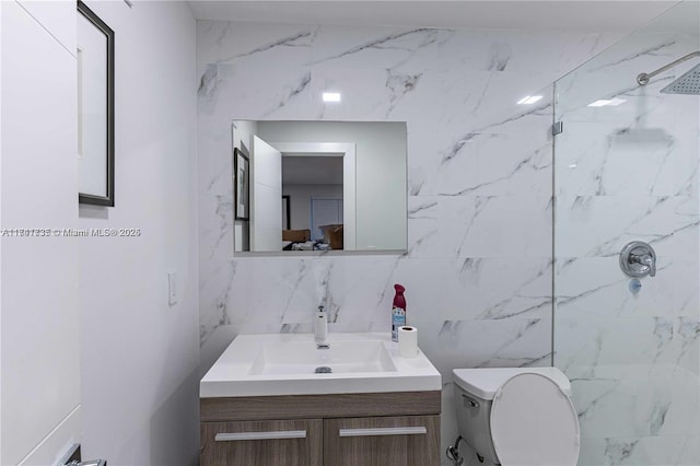 bathroom featuring a shower, vanity, backsplash, and toilet