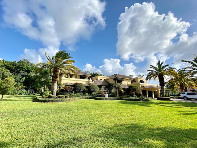 view of front facade with a front lawn